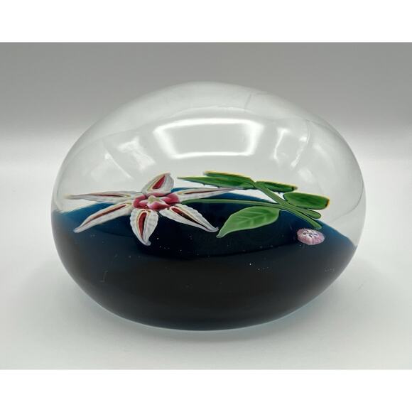 Vintage BACCARAT White & Pink Flower Blue Base Lampwork Paperweight Signed 1971 - Picture 5 of 11